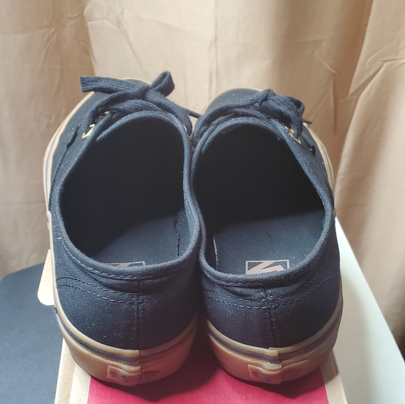 Vans - Picture 3 of 5